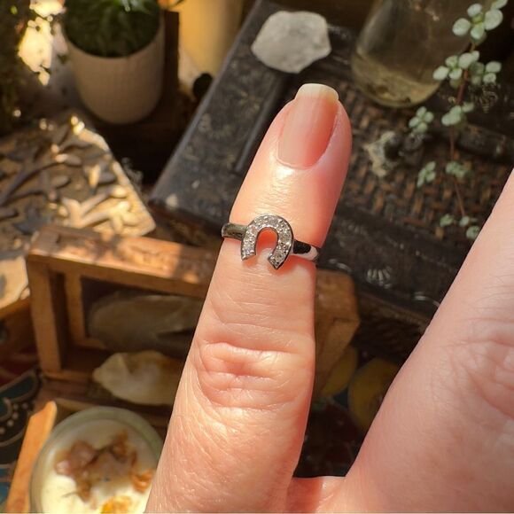 Horse Shoe CZ Sterling Silver Toe Ring - Picture 3 of 4